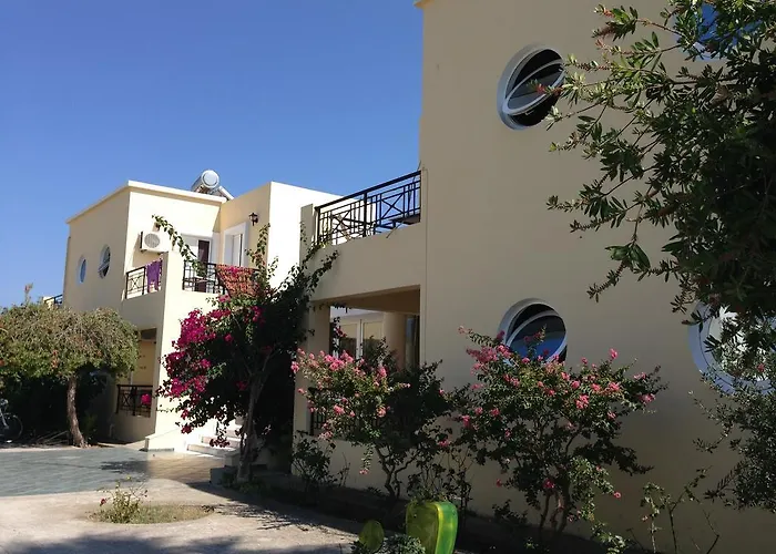 Manine Aparthotel 3*